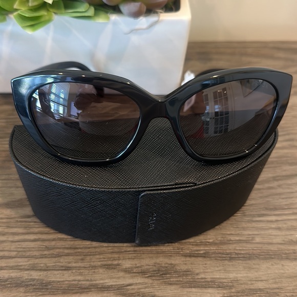 NWT Prada 56MM Cat Eye Sunglasses w/ Case & Cleaning Cloth - Picture 4 of 14